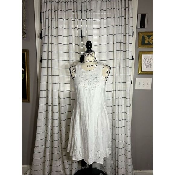 Old Navy Eyelet White Dress Size Small - Picture 1 of 4